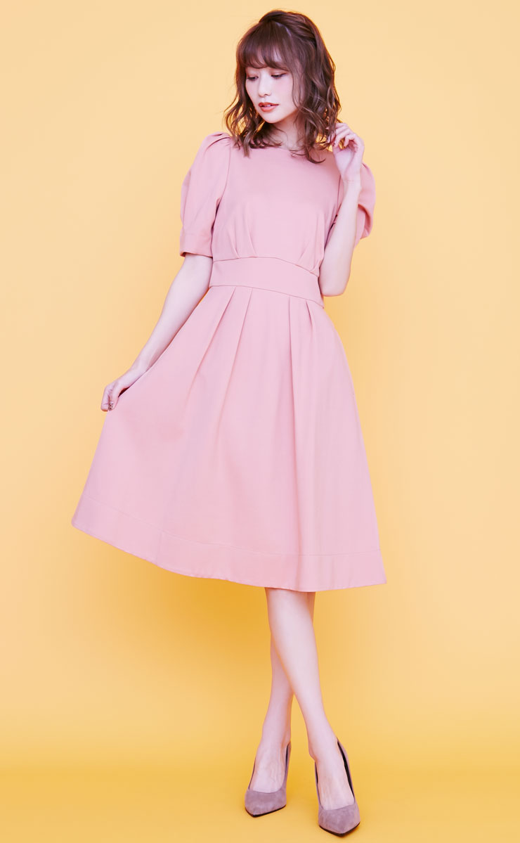 カフェデート コーデ 春 交際