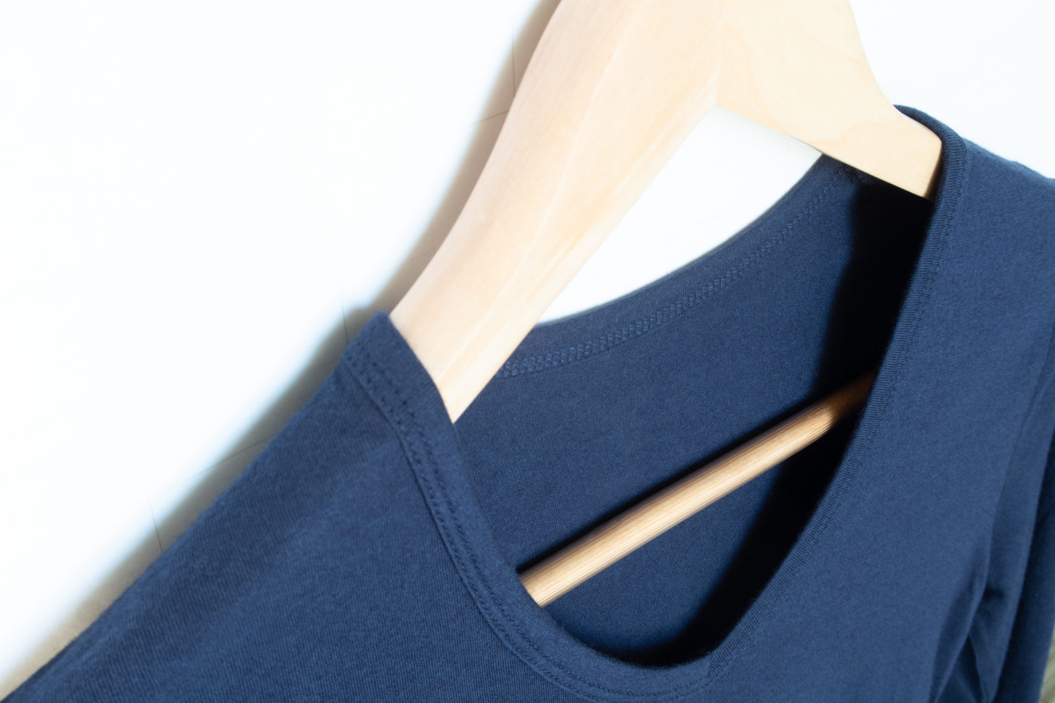 クルーネックとは？トップス選びはネックラインも要チェック！ ファッションレンタルRcawaii おすすめコーデ