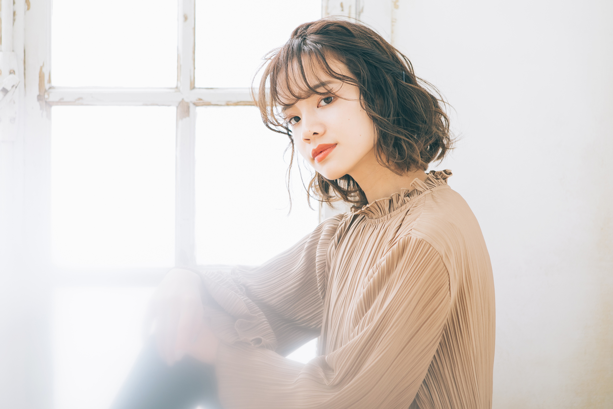 フリルハイネックブラウスとは？オシャレな着こなし術をご紹介！ Rcawaii