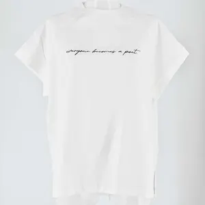 vingtrois ドライタッチコットンcursiveTシャツ